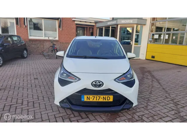 Toyota Aygo 1.0 VVT-i X Play 2022 Benzine 8