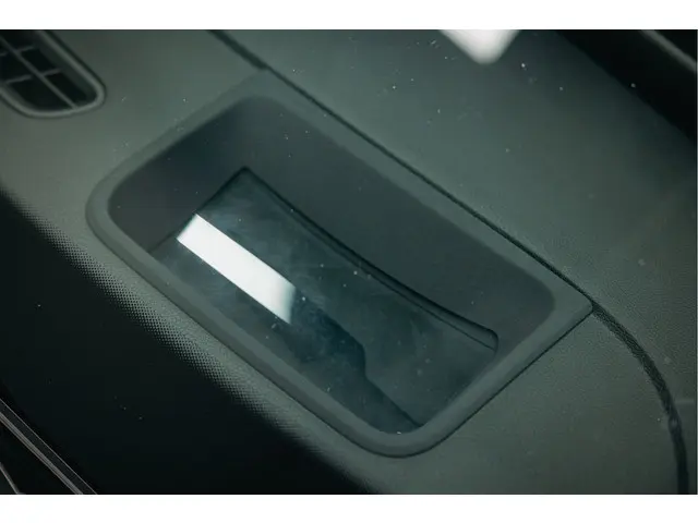 Mercedes-Benz A-Klasse 250 e 2020 Hybride Benzine 27