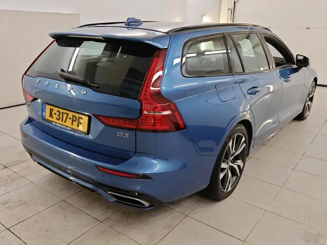 Volvo V60 2.0 B3 R-Design 2021 Benzine 2