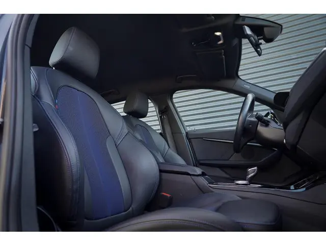 BMW 1 Serie 118i High Executive 2021 Benzine 17