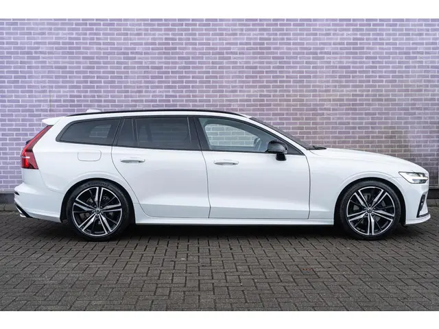 Volvo V60 2.0 B4 R-Design 2020 Benzine 6