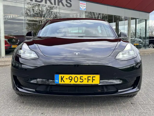 Tesla Model 3 3