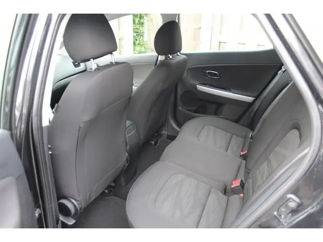 Kia cee'd 1.4 MPi ComfortLine Plus 2016 Benzine 13