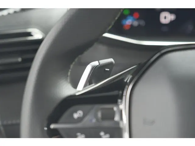 Peugeot 2008 PureTech 130 EAT8 GT 2024 Benzine 37