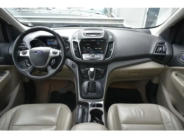 Ford Kuga 2.5 automaat 2014 Benzine 12