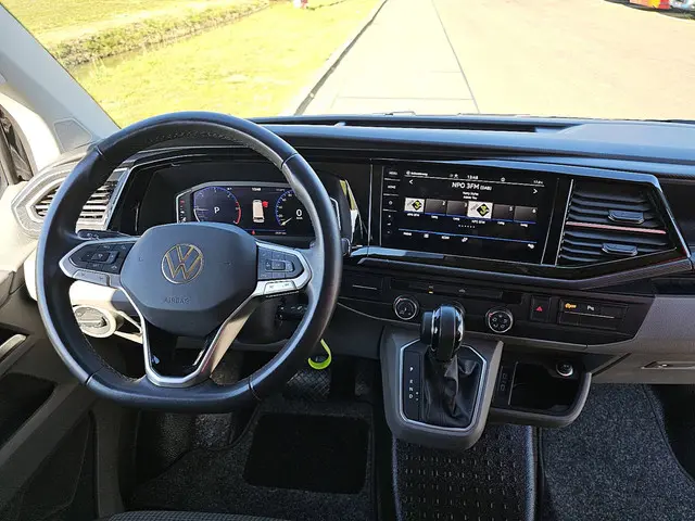 Volkswagen Transporter 2.0 TDI 2023 Diesel 8