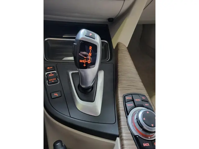 BMW 3 Serie 320 I Hi executive modern 2015 Benzine 32