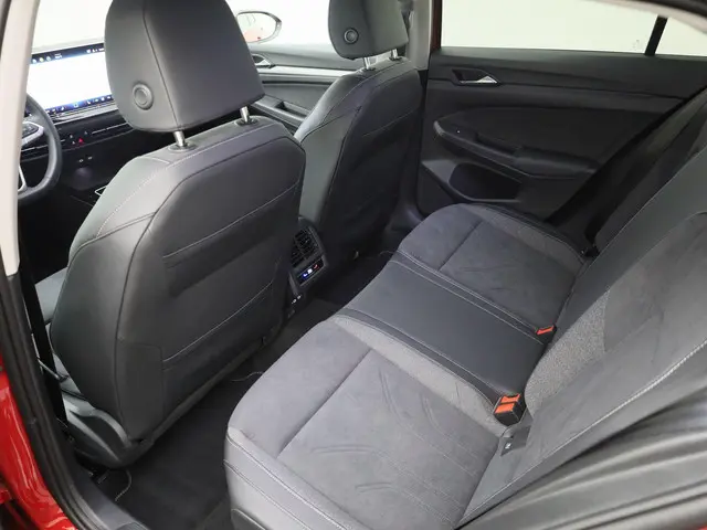 Volkswagen Golf 1.5eTSI/150PK Style DSG 2025 Benzine 20