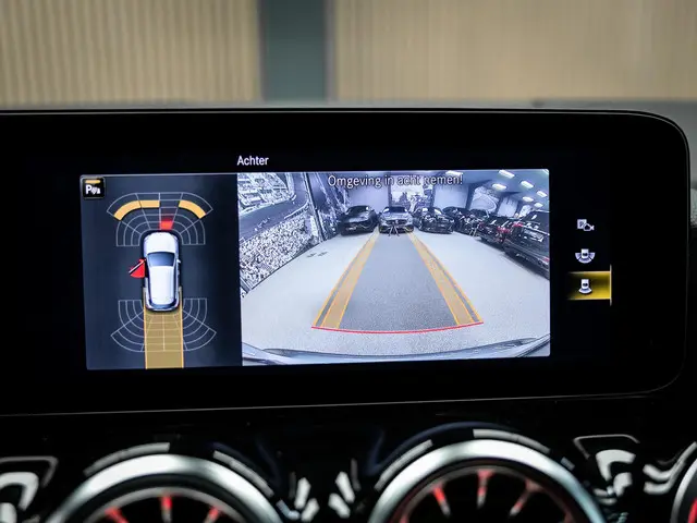 Mercedes-Benz GLA 200 AMG Line 2023 Benzine 41