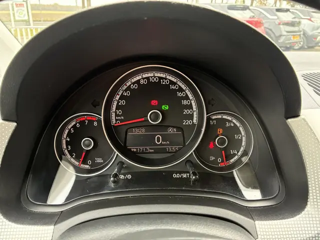 Volkswagen up! 1.0 BMT high up! 2016 Benzine 4