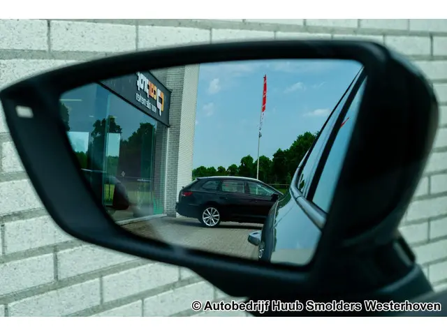 SEAT Arona 1.0 TSI FR Business Intense 2022 Benzine 54