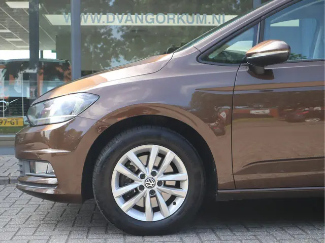 Volkswagen Touran 1.2 TSI Connected Series 2017 Benzine 34