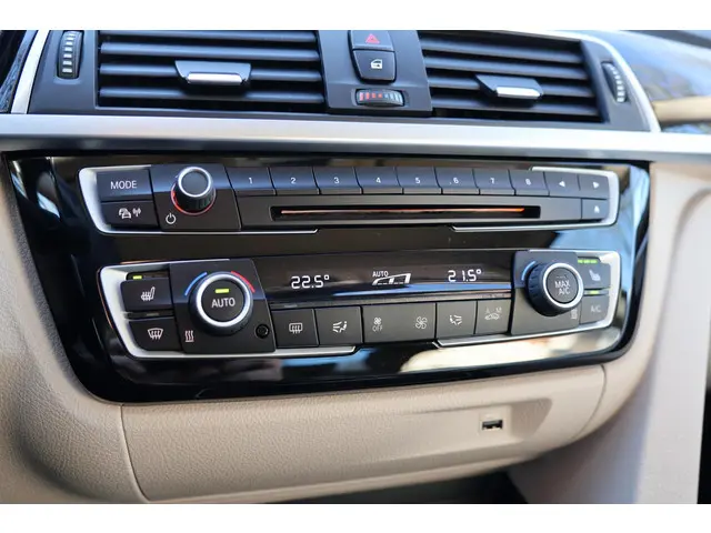 BMW 3 Serie GT 320i High Executive 2020 Benzine 28