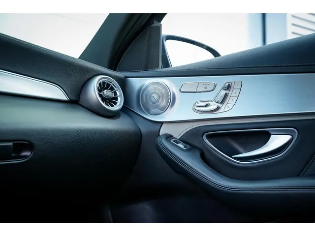 Mercedes-Benz C-Klasse Estate AMG 63 S 2015 Benzine 25