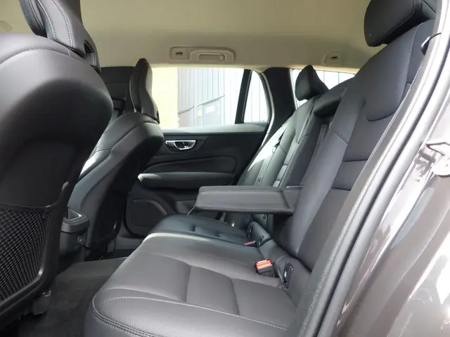 Volvo V60 B4 Plus Dark 2024 Benzine 19