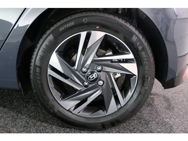 Hyundai i20 1.0 T-GDI Premium 2022 Hybride Benzine 25