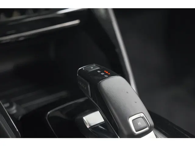 Peugeot 208 PureTech 100 EAT8 Allure 2020 Benzine 45