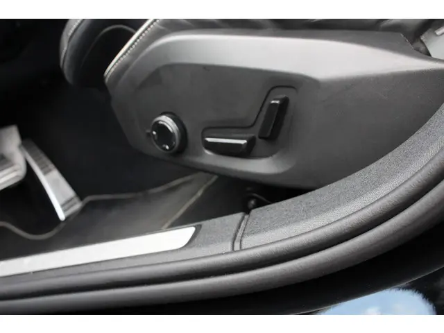 Volvo S60 2.0 B3 R-Design 2021 Benzine 13