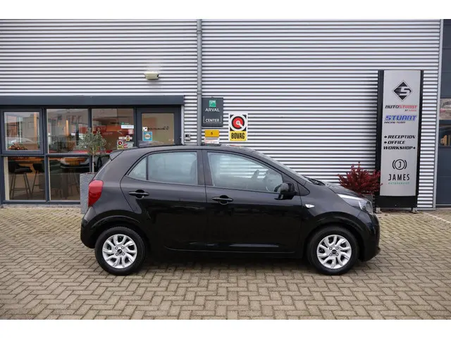 Kia Picanto 1.0 Comfort PlusLine Navigator 2017 Benzine 2