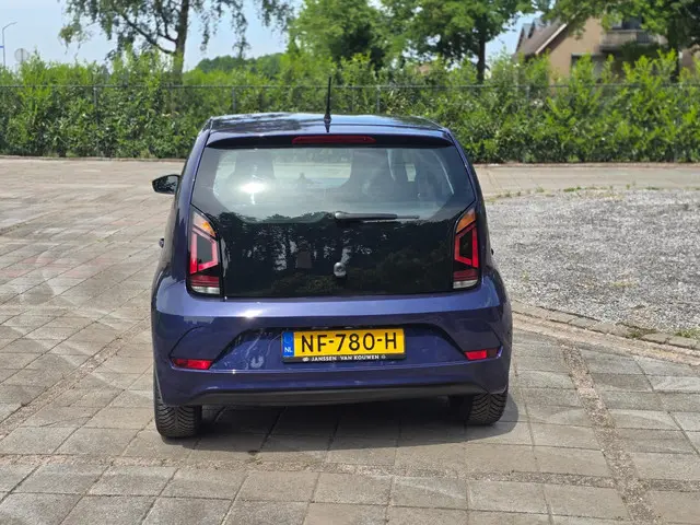 Volkswagen up! 1.0 BMT move up! 2017 Benzine 6