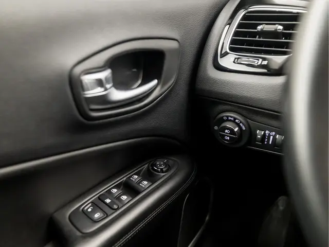 Jeep Compass 1.4 MultiAir Night Eagle 2019 Benzine 24