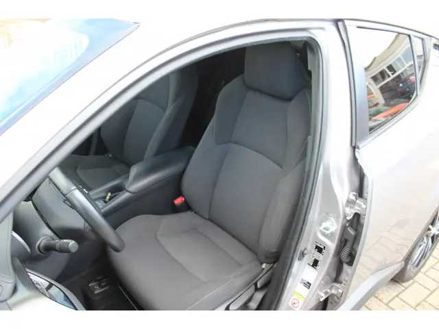 Toyota C-HR 1.8 Hybrid Active 2019 Hybride Benzine 10