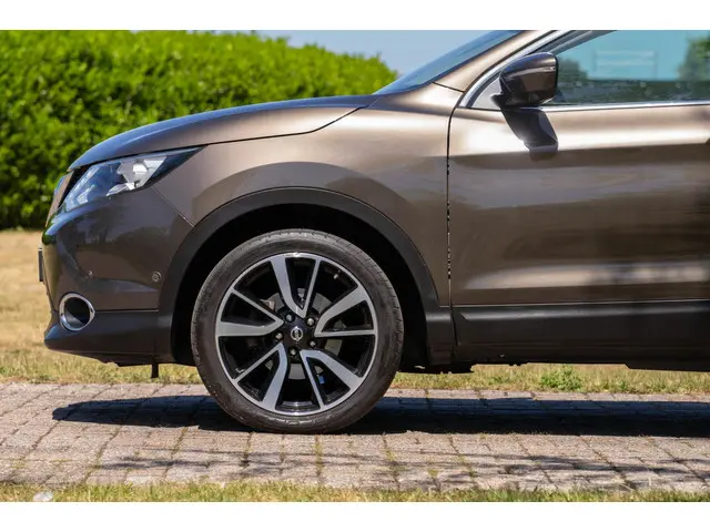 Nissan QASHQAI 1.2 Tekna 38.600 km + NAP 2014 Benzine 7