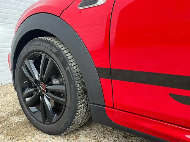 MINI Cooper 1.5 Chili Serious Business 2017 Benzine 15