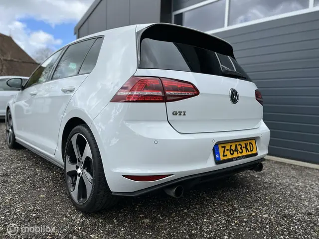 Volkswagen Golf GTI 2.0 TSI |GERESERVEERD 2016 Benzine 8