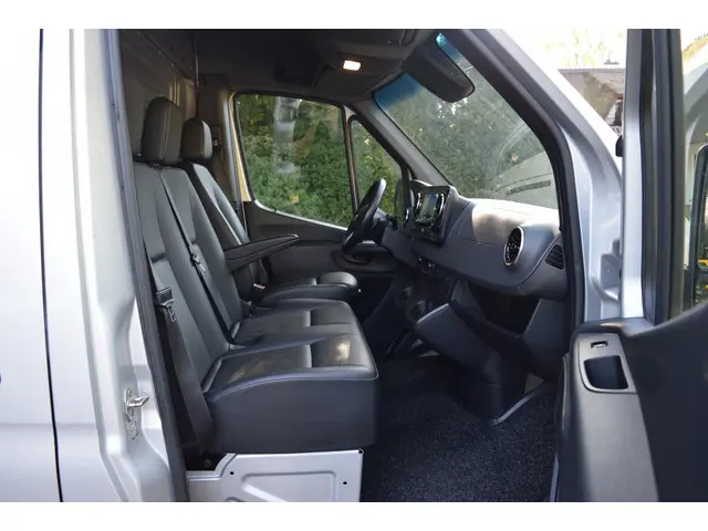 Mercedes-Benz Sprinter 319 3.0 CDI L2H2 2020 Diesel 19