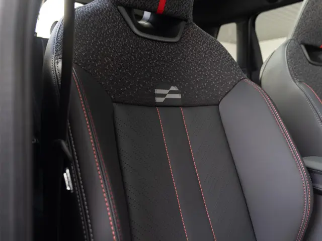 MINI 5-Deurs Cooper C 2025 Benzine 12