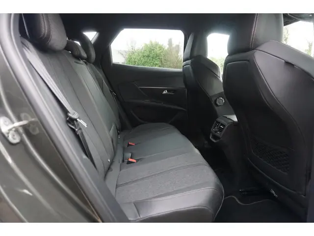 Peugeot 3008 1.2 PureTech GT Line 2019 Benzine 26