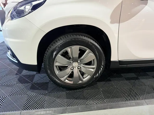 Peugeot 2008 |1.2 PureTech Blue Lion | Pano | 2017 Benzine 33