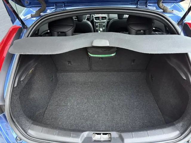 Volvo V40 1.5 T3 Polar+ Sport PANORAMADAK 2019 Benzine 19