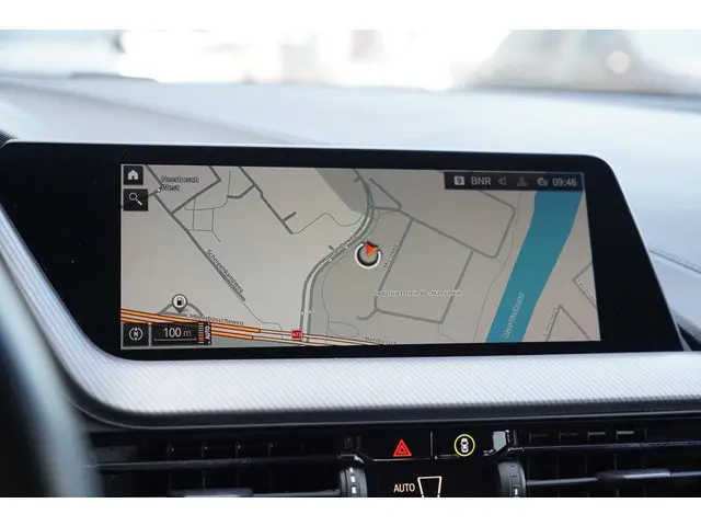BMW 1 Serie 118i High Executive 2021 Benzine 32
