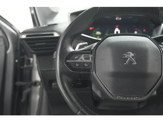 Peugeot 208 PureTech 100 EAT8 Allure 2020 Benzine 32