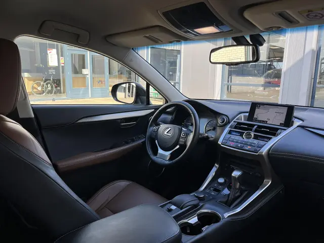 Lexus NX 300h AWD Luxury Line 2015 Hybride Benzine 32