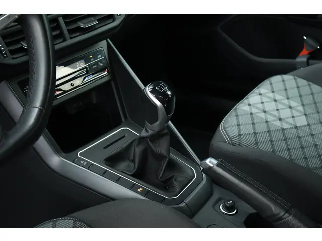 Volkswagen Polo 1.0 TSI R-Line Business 2022 Benzine 31