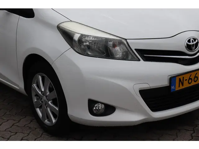 Toyota Yaris 1.3 VVT-i Aspiration 2013 Benzine 13