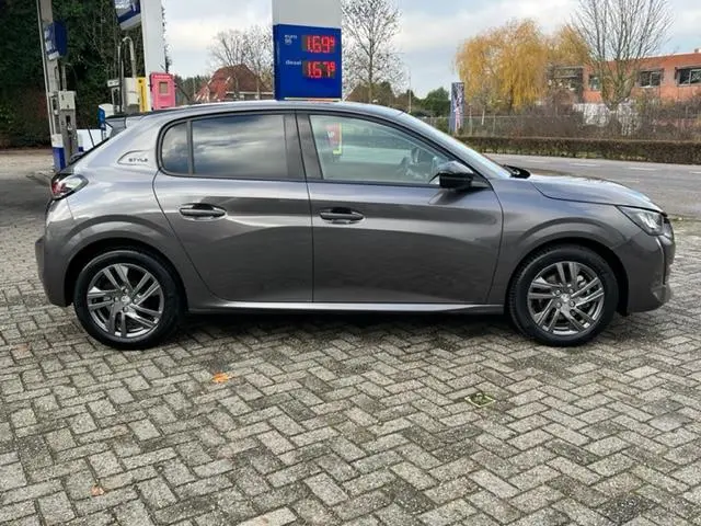Peugeot 208 1.2 PureTech Allure 2022 Benzine 9