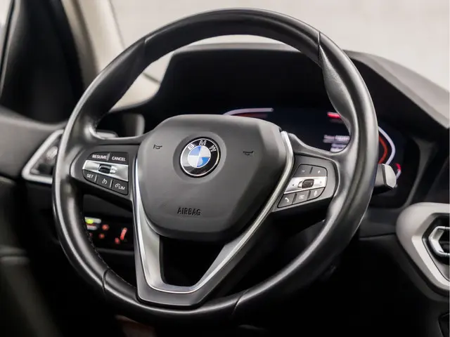 BMW 3 Serie 320i Sportline 2019 Benzine 19