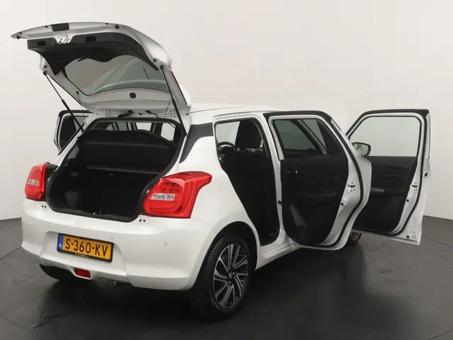 Suzuki Swift 1.2 Style Smart Hybrid 2023 Benzine 22