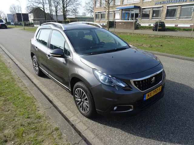 Peugeot 2008 1.2 PureTech Blue Lion 2017 Benzine 7