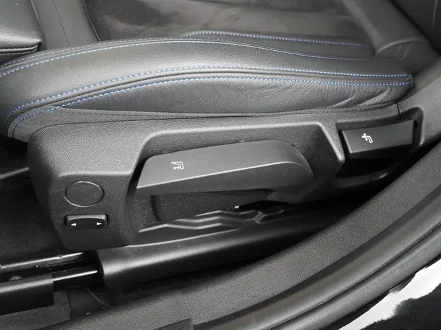 BMW 3 Serie Touring 318i Business Edition 2021 Benzine 24