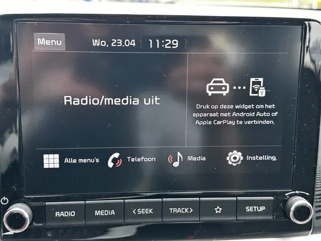 Kia Stonic 1.2 MPi Edition7 + Emotion pakket 2023 Benzine 11