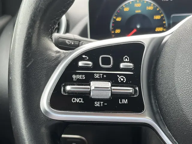 Mercedes-Benz B-Klasse 180 Launch Edition 2020 Benzine 38