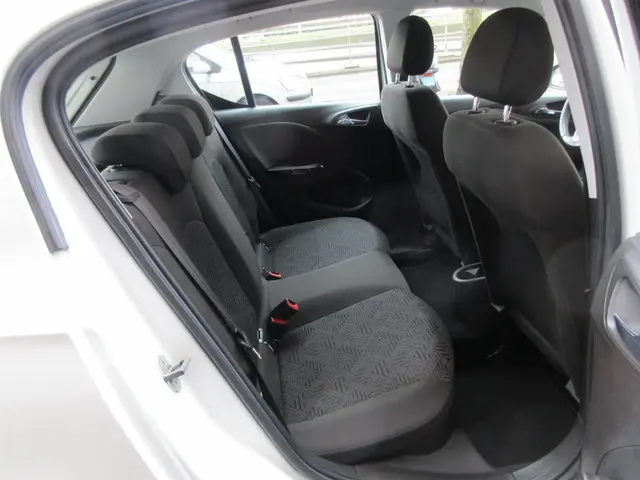 Opel Corsa 1.4 Favourite 5 Deurs Airco PDC 2018 Benzine 11
