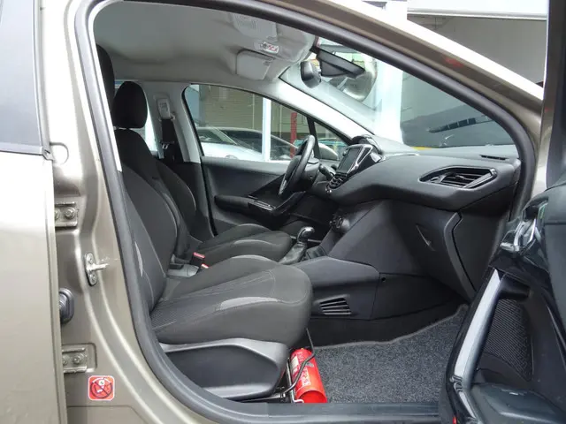 Peugeot 208 1.2 VTi Allure 2012 Benzine 8