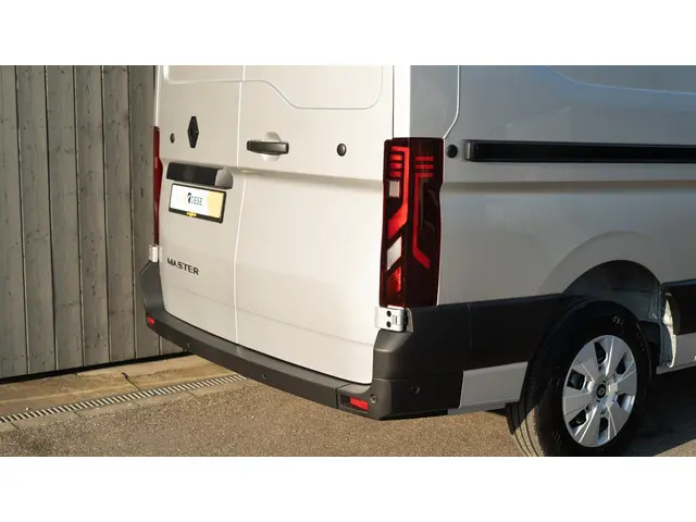 Renault Master T35 2.0 dCi 150 L2H2 Extra 2024 Diesel 24