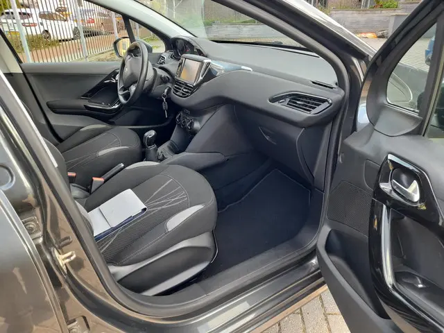 Peugeot 208 1.0 VTi Access 2013 Benzine 12